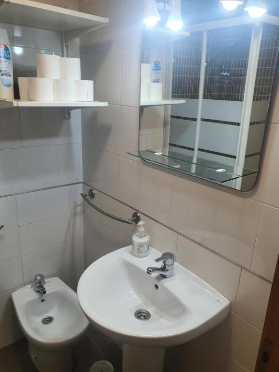 3F, Aire Acondic, 80M2, 2 Dormitorios, 4 Huespedes, Wifi Gratis La Linea de la Concepcion Luaran gambar